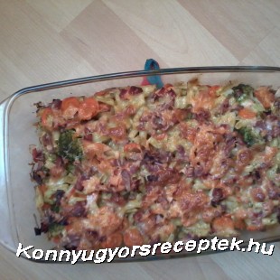 Lazacos sonkás sült zöldségek