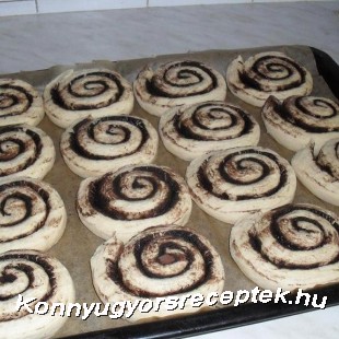 Kakós csiga ( hajtogatott vajas tésztából) 