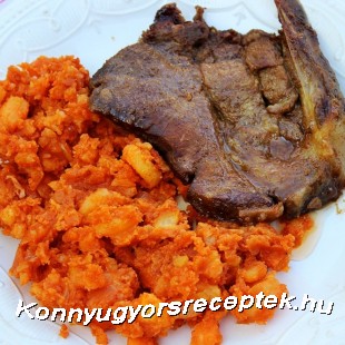 Hegyaljai betyárpecsenye hagymás-tört krumplival