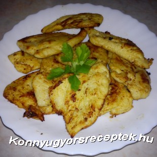 Tejben pácolt vajban sült csirkemell tzatziki salátával és párolt rizzsel Tejben pácolt vajban sült csirkemell tzatziki salátával és párolt rizzsel